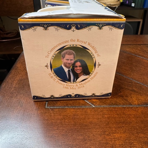 Royal Wedding Prince Harry & Meghan Markle Commemorative Box Display - Picture 5 of 7